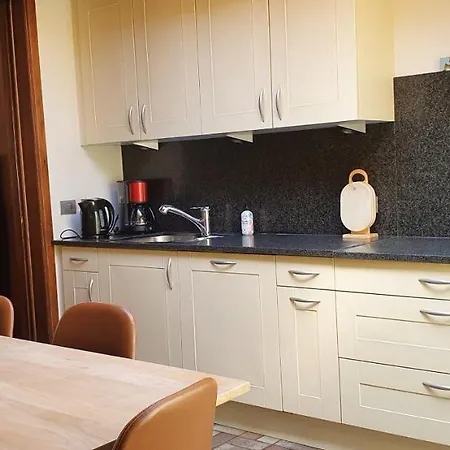 Close To Centre, 3 Rooms, 2 Bathr & Wc, Free Parking & Wifi, Spacious Living Area & Kitchen Bruges