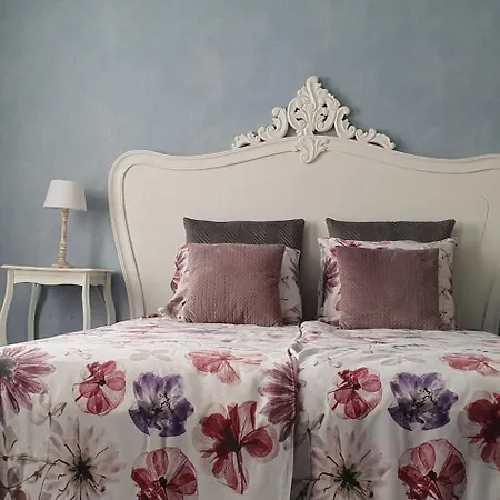 Casa vacanze Close To Centre, 3 Rooms, 2 Bathr & Wc, Free Parking & Wifi, Spacious Living Area & Kitchen *