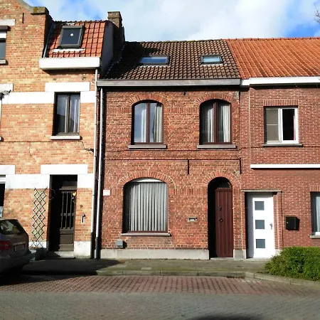 Close To Centre, 3 Rooms, 2 Bathr & Wc, Free Parking & Wifi, Spacious Living Area & Kitchen Holiday home Bruges